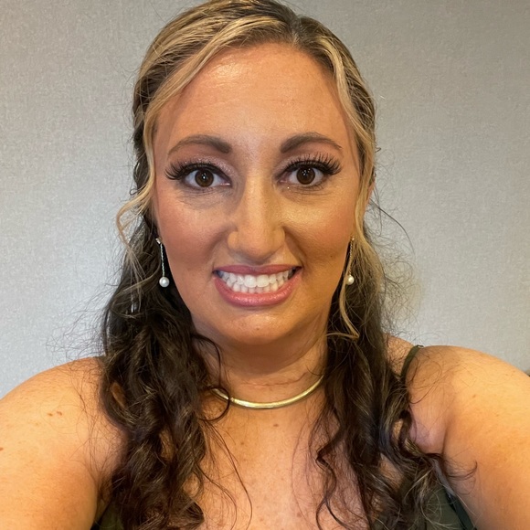 Meet your Posher, Adriana - Picture 1 of 1